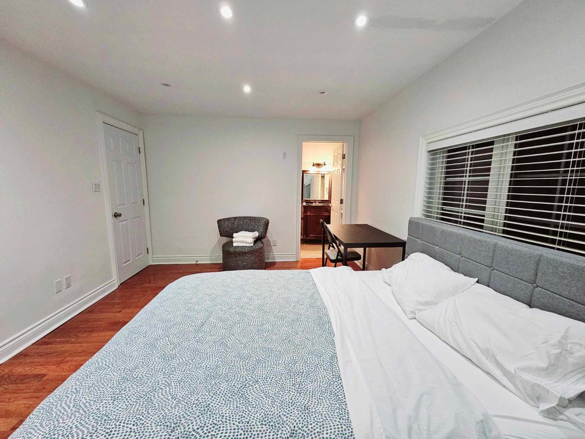 Beautiful Room At Yonge And Sheppard And North York Centre Toronto Exterior photo